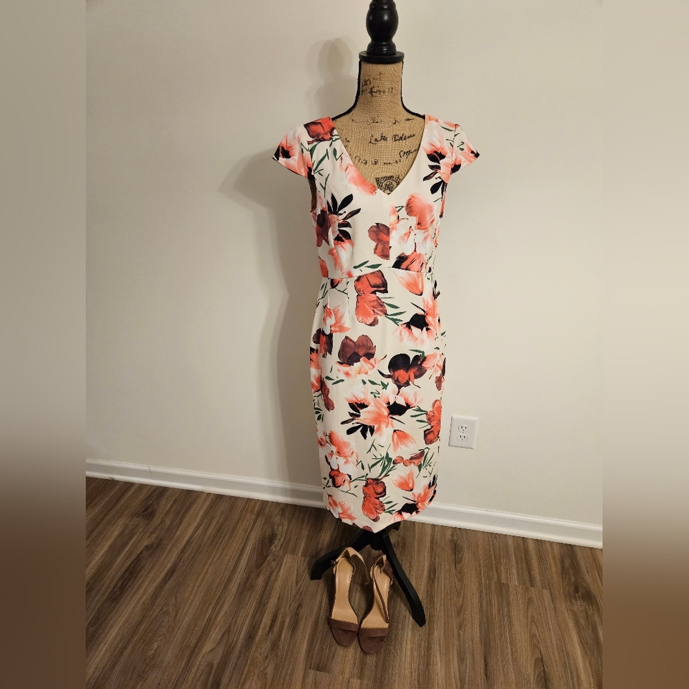 Preloved Connected Apparel Flowery dress  Pink, size 10